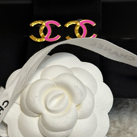 Chanel Cc Logo Earrings - Picture 9 of 9